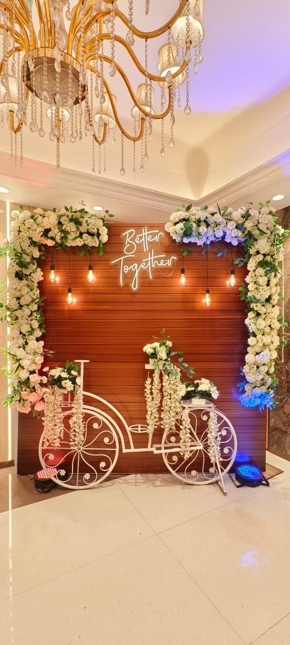  video-badge Ballroom